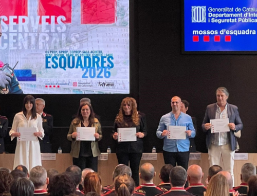 El cos policial de Catalunya distingeix un professional de Ndavant durant la celebració del Dia de les Esquadres